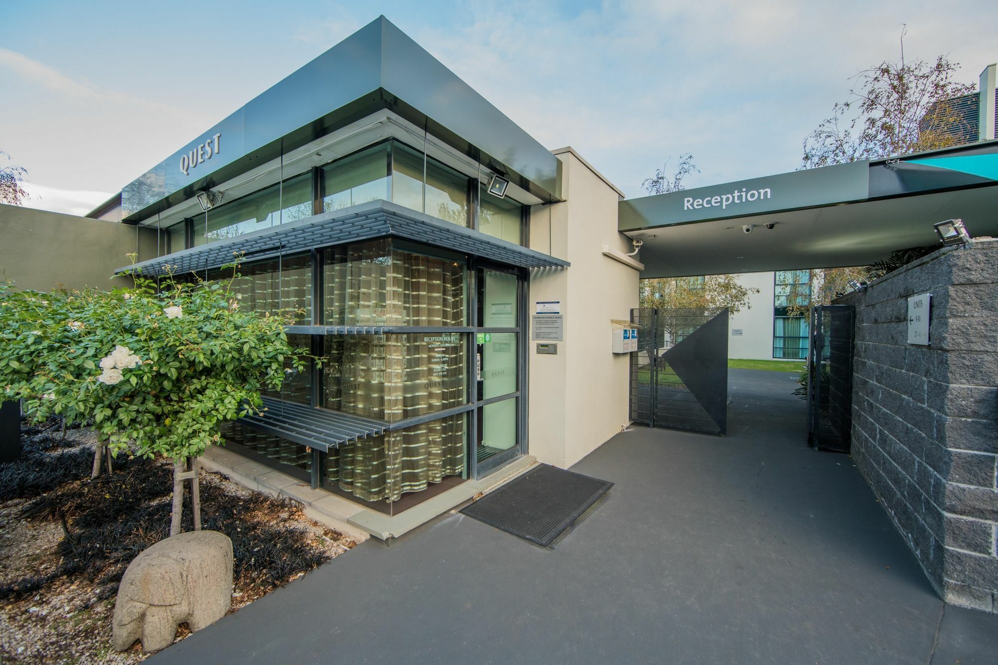 Quest Flemington Aparthotel Melbourne Exteriör bild